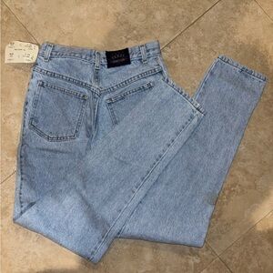 NWT 🏷️ VINTAGE 80’s High-waisted, skinny-leg blue denim jeans jeans Size 4.